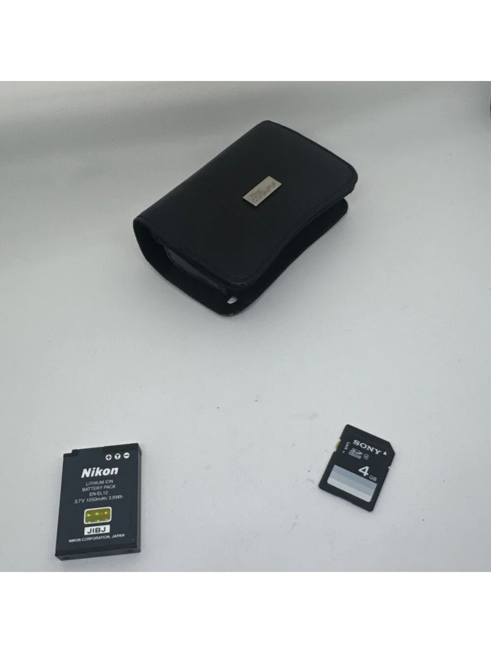 Nikon Coolpix S70  Compact Digital Camera Black W Battery SD Case TESTED WORKING